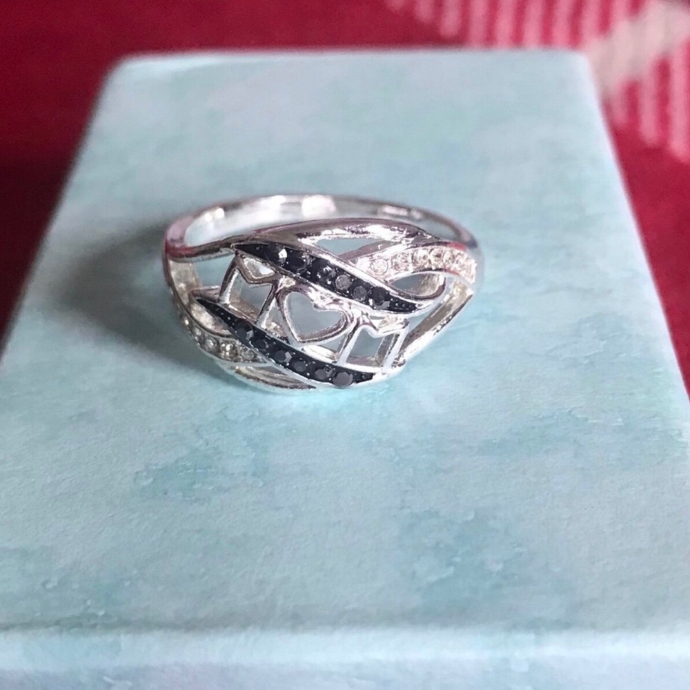 Elegant Silver-tone Ring with Black and White Accent Stones